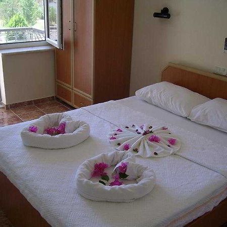Junior Ozalp Hotel Dalyan Exterior photo