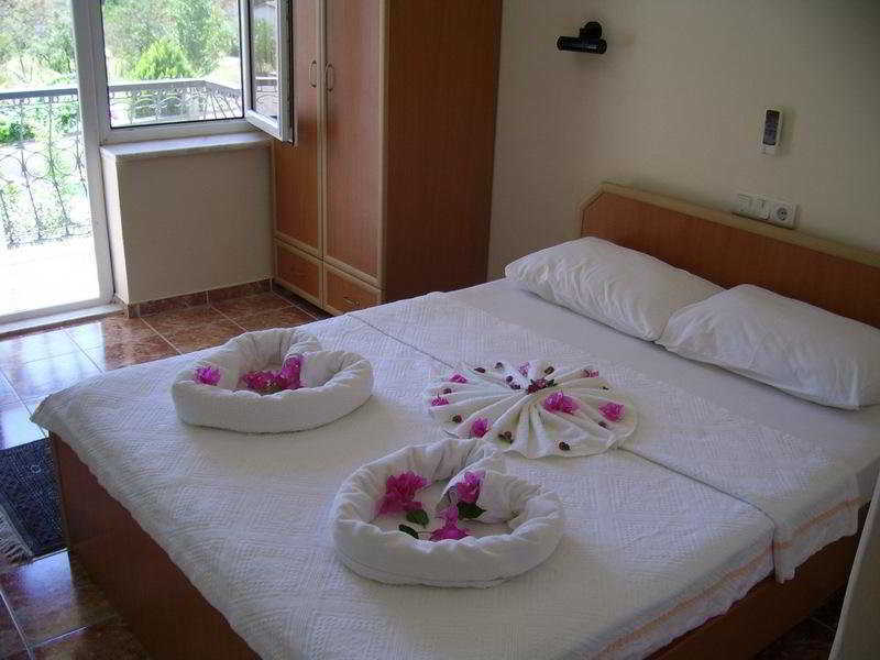 Junior Ozalp Hotel Dalyan Exterior photo